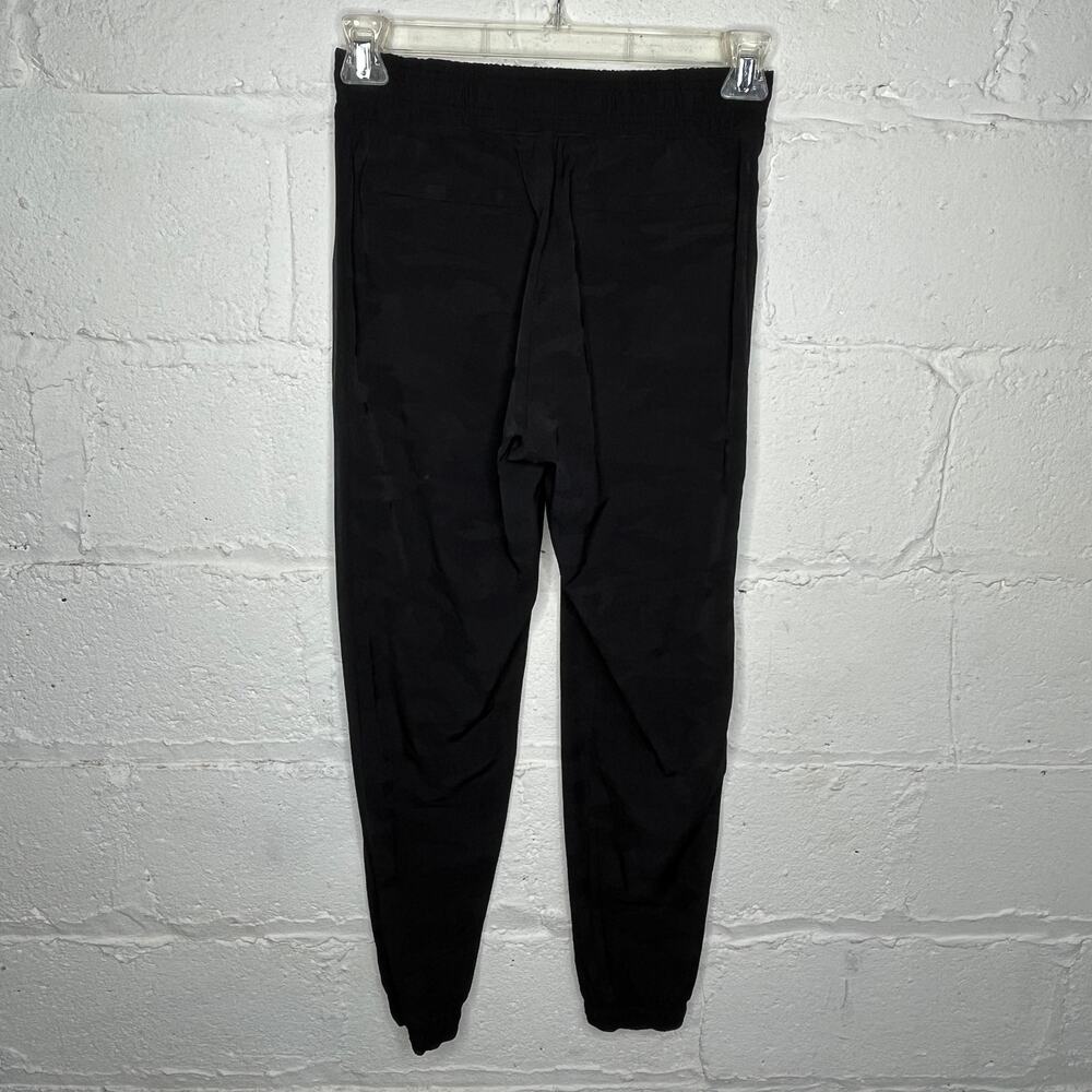 Athleta Brooklyn Textured Jogger Athleisure Pull On Women Black Camo Size 4 - Picture 3 of 9